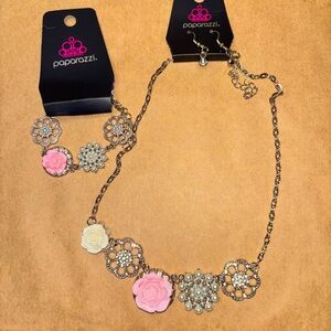 Paparazzi Necklace with Pink and White Floral Design